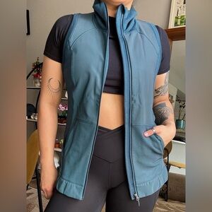 Lululemon Let's Get Visible Vest Reflective Teal Alberta Lake size 6